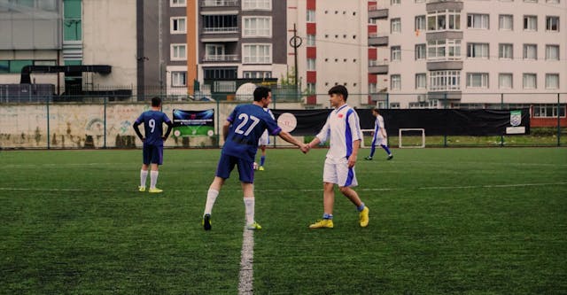 Rakip Burada